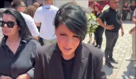 Aurela Ga&ccedil;e rr&euml;fen momentin e fundit me Enrik Mehmetin