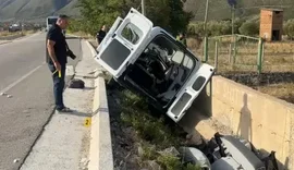 Nj&euml; i vdekur dhe kat&euml;r t&euml; plagosur n&euml; aksidentin tragjik