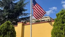 Qytetari ka nj&euml; mesazh p&euml;r Ambasad&euml;n Amerikane n&euml;