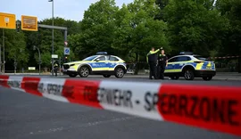 Sulm n&euml; Parad&euml;n e Krenaris&euml; n&euml; Berlin, nj&euml; grua humb