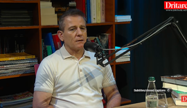 Aleksand&euml;r &Ccedil;ipa rr&euml;fen jet&euml;n p&euml;rtej ekranit dhe