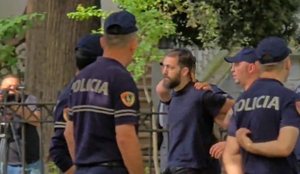 Protesta te Kuvendi/ Sulme me vez&euml; ndaj deputet&euml;ve t&euml; PS, 5