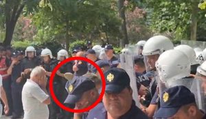 Protesta/ P&euml;rplasje te Kuvendi, sulme me vez&euml; ndaj deputet&euml;ve