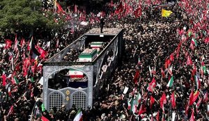 Iran, qindra mij&euml;ra njer&euml;z n&euml; ceremonin&euml; p&euml;r Ali