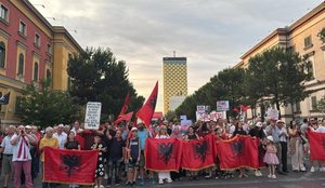 Protesta e 39-t&euml; kund&euml;r qeveris&euml; n&euml; Tiran&euml;,