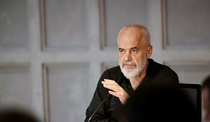 Rama nxjerr mesazhin e avokatit Matlija: Distancohem nga vez&euml;t, gur&euml;t