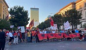Nis protesta pas incidenteve te Komisariati nr. 3, Arben Kola: Nuk sulmuam ne!