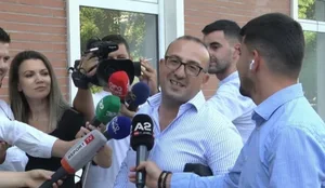 N&euml; gar&euml; p&euml;rball&euml; Nok&euml;s, reagon Korreshi: Sot e mora