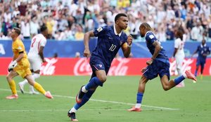 10 gola n&euml; ndeshjen Angli-Franc&euml;, thyhet rekordi 44-vje&ccedil;ar