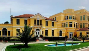 Ambasada e SHBA-s&euml; paralajm&euml;ron grat&euml; shqiptare: Lindja me
