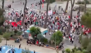 T&euml; rinjt&euml; q&euml; luajn&euml; sport e nj&euml; grup protestuesish