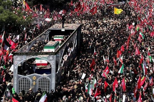 Iran, qindra mij&euml;ra njer&euml;z n&euml; ceremonin&euml; p&euml;r Ali