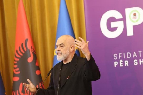 &ldquo;Te protesta pash&euml; t&euml; v&euml;rtet&euml;n trondit&euml;se&rdquo;,