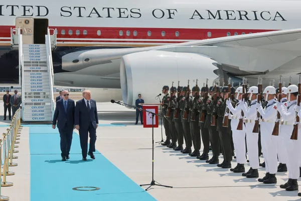 Trump mb&euml;rrin n&euml; Turqi p&euml;r samitin e NATO-s, n&euml; fokus