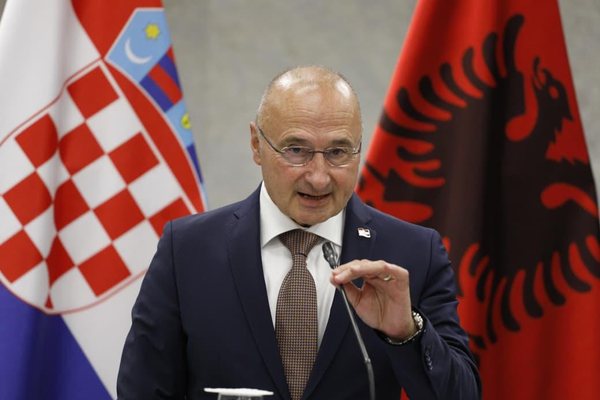 Ferri n&euml; kufirin kroat!