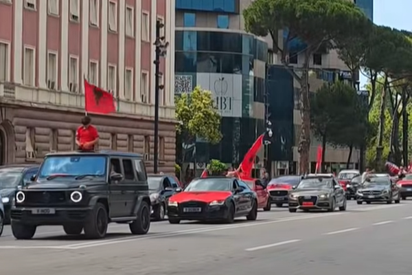 Berisha fton shqiptar&euml;t sot n&euml; protest&euml;!