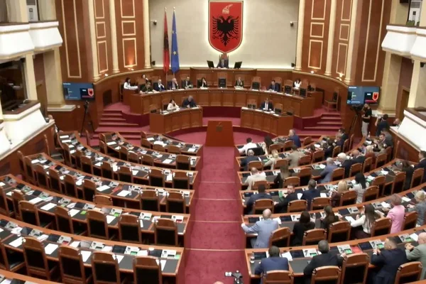 Kuvendi miraton huan&euml; 302 milion&euml; dollar&euml; nga SHBA-ja, p&euml;r