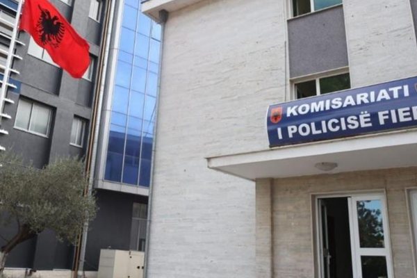 17-vje&ccedil;arja dhunohet dhe filmohet nga bashk&euml;moshataret