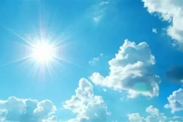 Do shkoni n&euml; plazh k&euml;t&euml; fundjav&euml;? Lexoni motin m&euml;