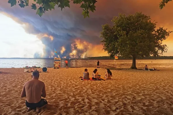 Ishte si film horror! Turist&euml;t tregojn&euml; arratisjen nga zjarret