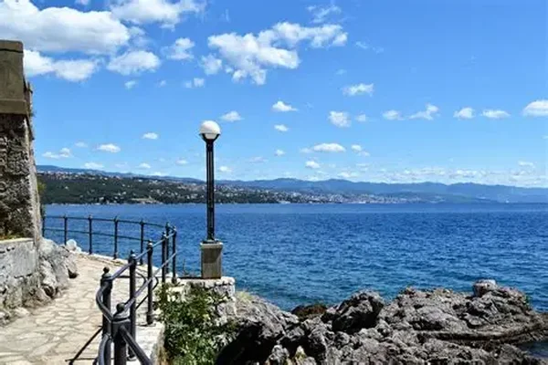 Bashkia Vlor&euml; apel qytetar&euml;ve dhe pushuesve: Kujdes, moti