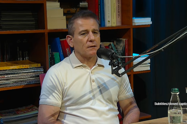 Aleksand&euml;r &Ccedil;ipa rr&euml;fen jet&euml;n p&euml;rtej ekranit dhe