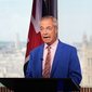 Nigel Farage jep dor&euml;heqjen si deputet mes skandalit t&euml; donacioneve,