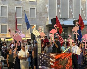 Demokracia nuk është llotari. Pse shoqëritë e dëshpëruara kërkojnë mrekulli politike