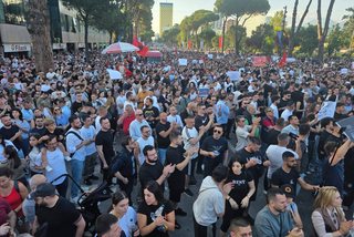 Kur proteston shtresa që financon shtetin