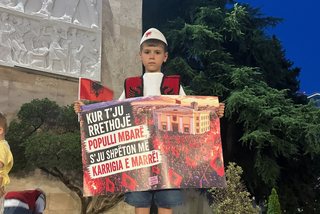 Dorëheqja nuk është fundi i demokracisë, por prova që demokracia funksionon