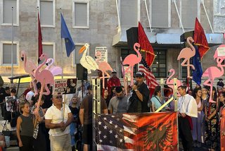 Demokracia nuk është llotari. Pse shoqëritë e dëshpëruara kërkojnë mrekulli politike