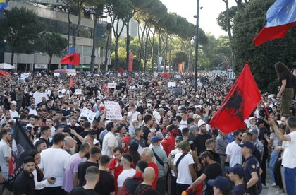 Thousands Protest for Third Consecutive Day Against Zvërnec Resort Project 