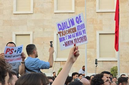 7 narrativa fallco që po përdoren për të diskredituar protestën për Zvërnecin