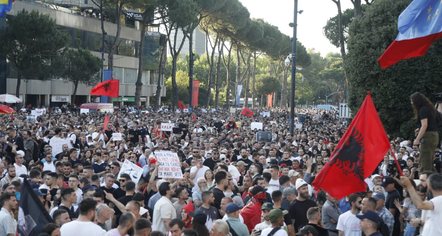 Thousands Protest for Third Consecutive Day Against Zvërnec Resort Project 