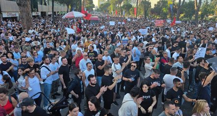 Kur proteston shtresa që financon shtetin