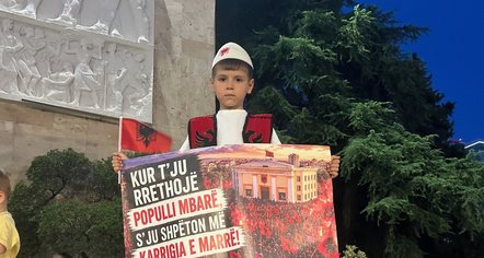 Dorëheqja nuk është fundi i demokracisë, por prova që demokracia funksionon