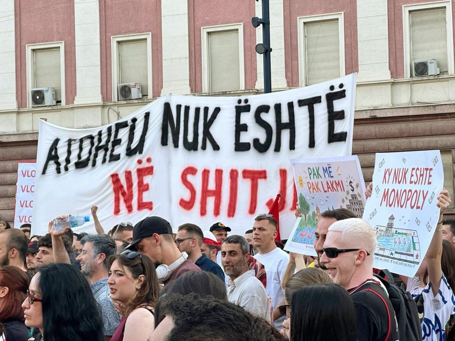 Përralla lakuriqe, stilolapsa pistoletë dhe dezinformimi me