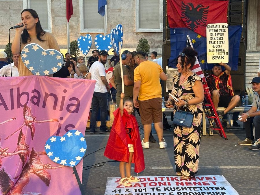 Flamingot, integrimi europian dhe "ç'do bëhet me ne pa