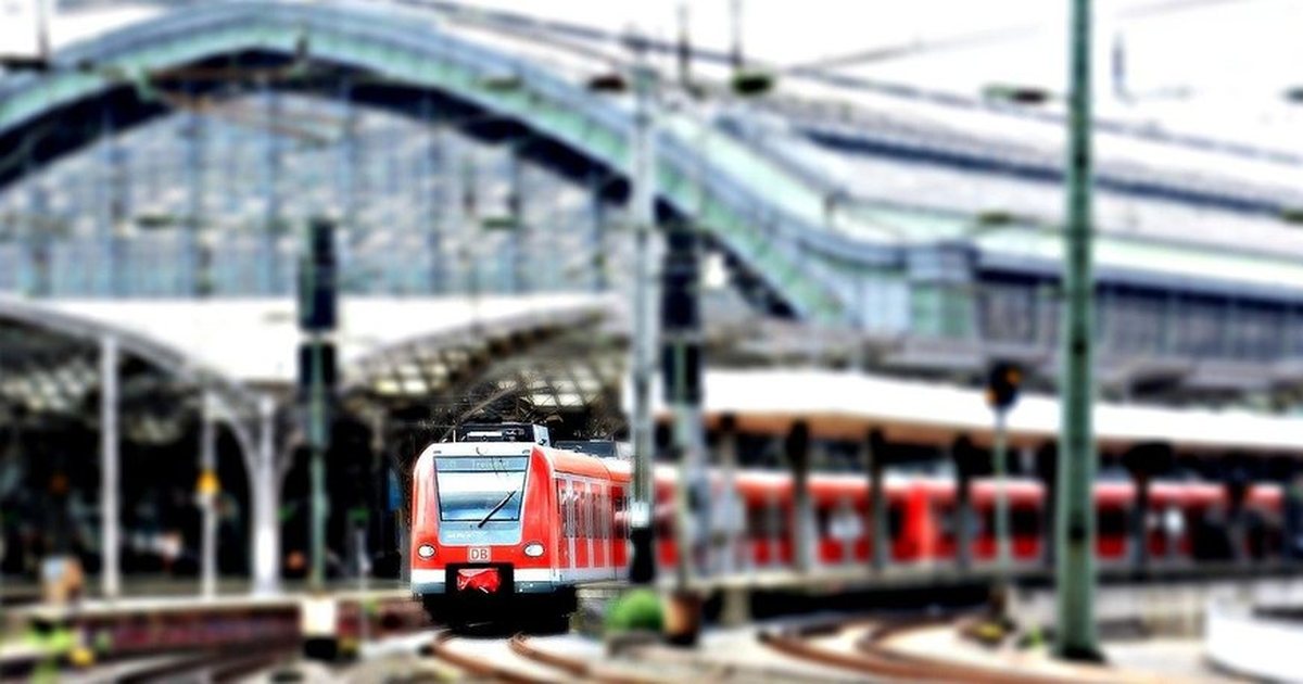 treni-tirane-durres-rinas-ne-durres-per-36-minuta-ne-aeroport-ne-me-pak-se-20-minuta