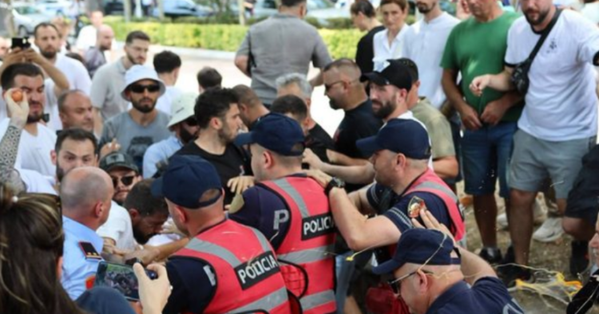 Vezët trembin maxhorancën  Zbardhen bisedat  deputetët socialistë kërkuan ndërhyrjen e policisë ndaj protestuesve