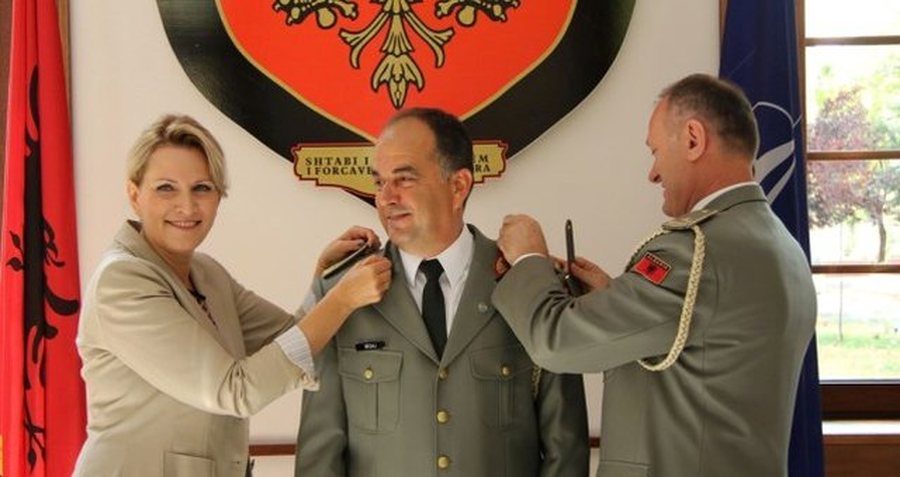 Hija e D'Alemas?/ Rama i fal Pashalimanin një biznesmeni italian