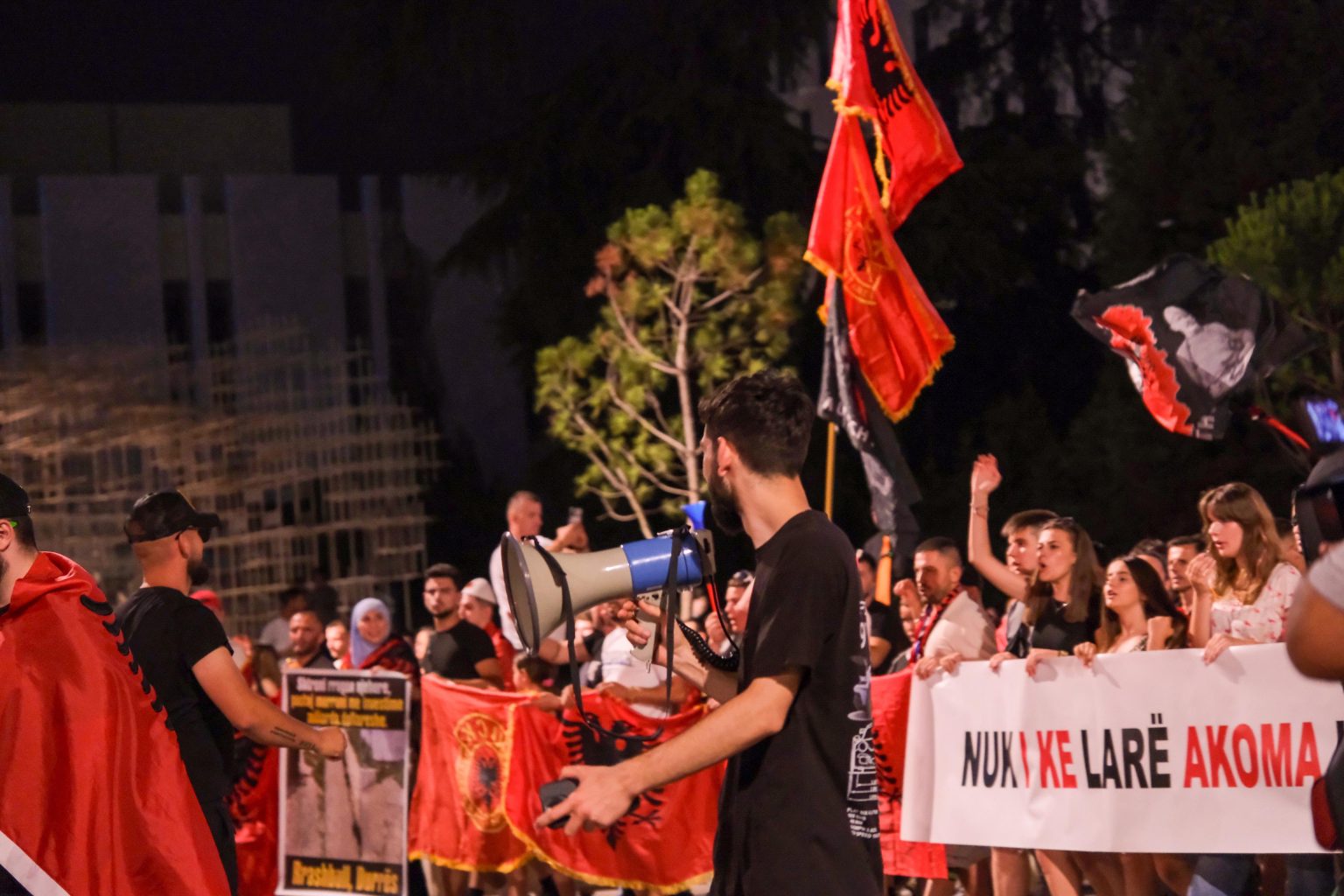 Protestuesit akuzojn&euml; policin&euml; p&euml;r &ldquo;taktika