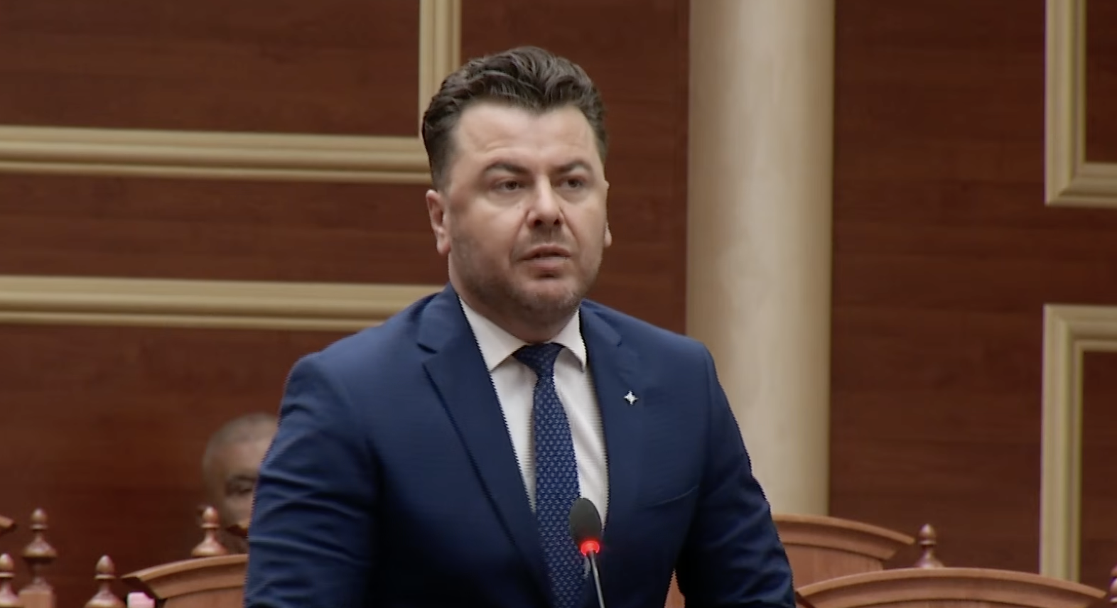 Rama premton &ldquo;reflektim&rdquo;, por mbron ligjin q&euml; i duhet projektit