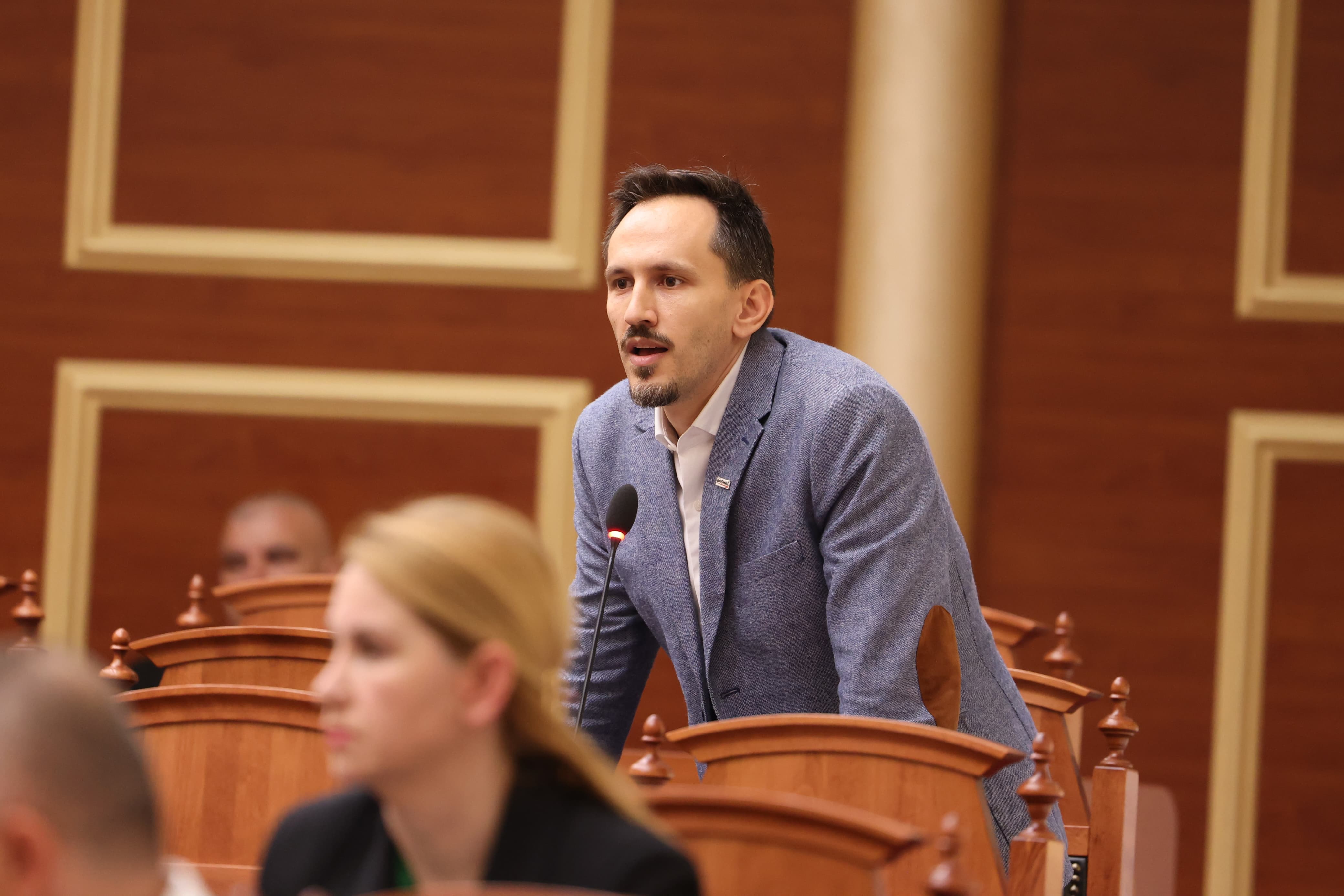Rama premton &ldquo;reflektim&rdquo;, por mbron ligjin q&euml; i duhet projektit