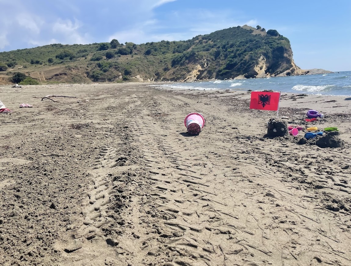 Plag&euml;t e buldozer&euml;ve mbi &lsquo;Folen&euml; e Zogjve t&euml;
