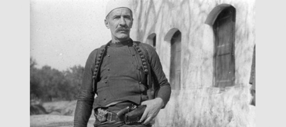 Rrug&euml;timi i eshtrave t&euml; Isa Boletinit