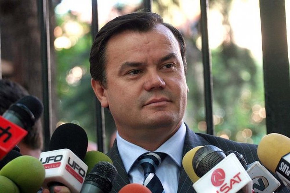 Edi Rama e preu n&euml; bes&euml; Ilir Met&euml;n