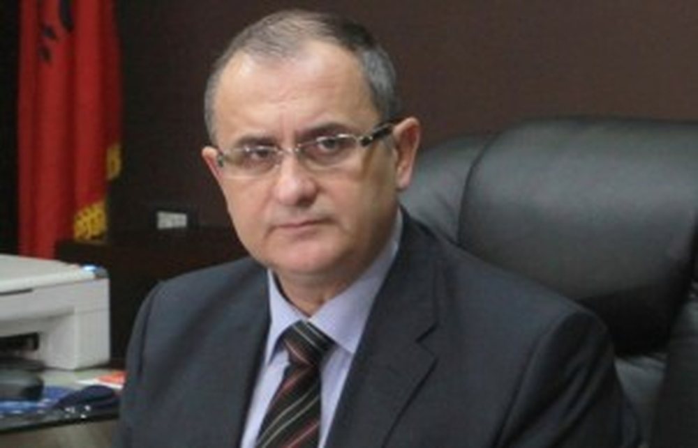 L&euml;reni Komb&euml;taren t&euml; qet&euml; q&euml; t&euml; vazhdoj&euml;