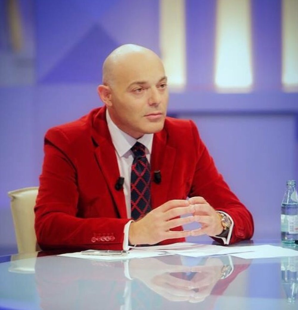 Nj&euml; rr&euml;fim p&euml;r Bushatin, Frangajn, Lagun&euml;n Blu dhe veten