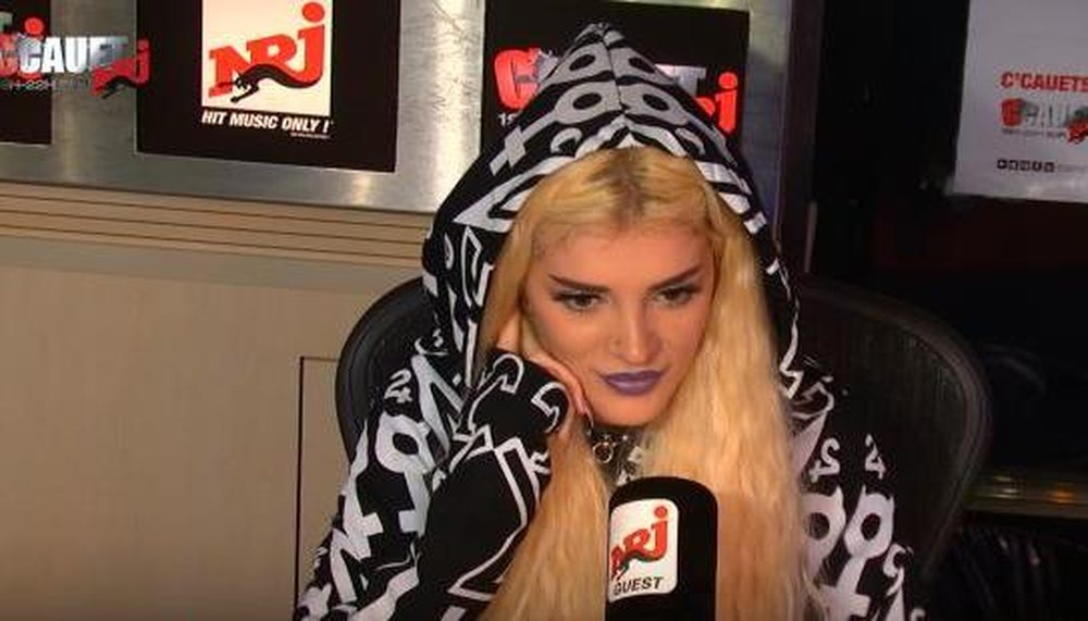 Era Istrefi interpreton Live n&euml; Franc&euml; dhe pranon: Po jam n&euml;